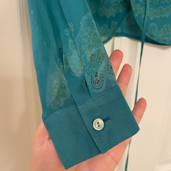 Ann Taylor 100% Silk Blouse Size XS, 2 - Picture 7 of 7